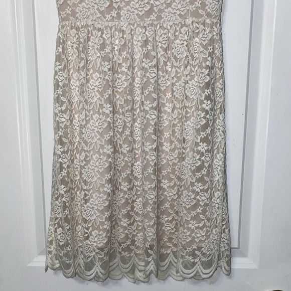 Express ivory lace dress - Picture 4 of 6